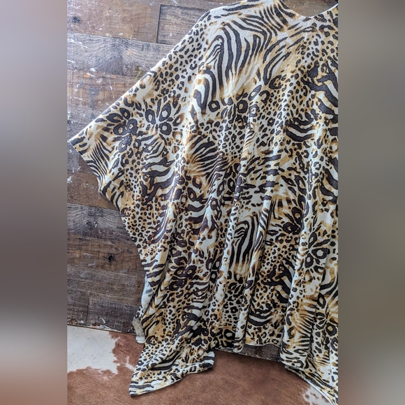 Simply Noelle Animal Print Wrap Poncho - Picture 11 of 14